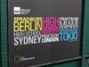 Ein Werbeplakat für das Sprachzentrum in Berlin mit verschiedenen Städtenamen z.B.Sydney und Fortbildungsarten z.B.Praktikum.