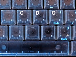 Der Ausschnitt einer Computertastatur zeigt die Buchstaben CDO für Chief Digital Officer.